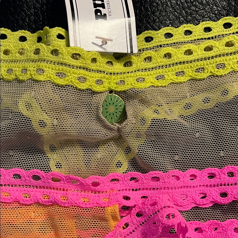 Lace - Picture 5 of 7